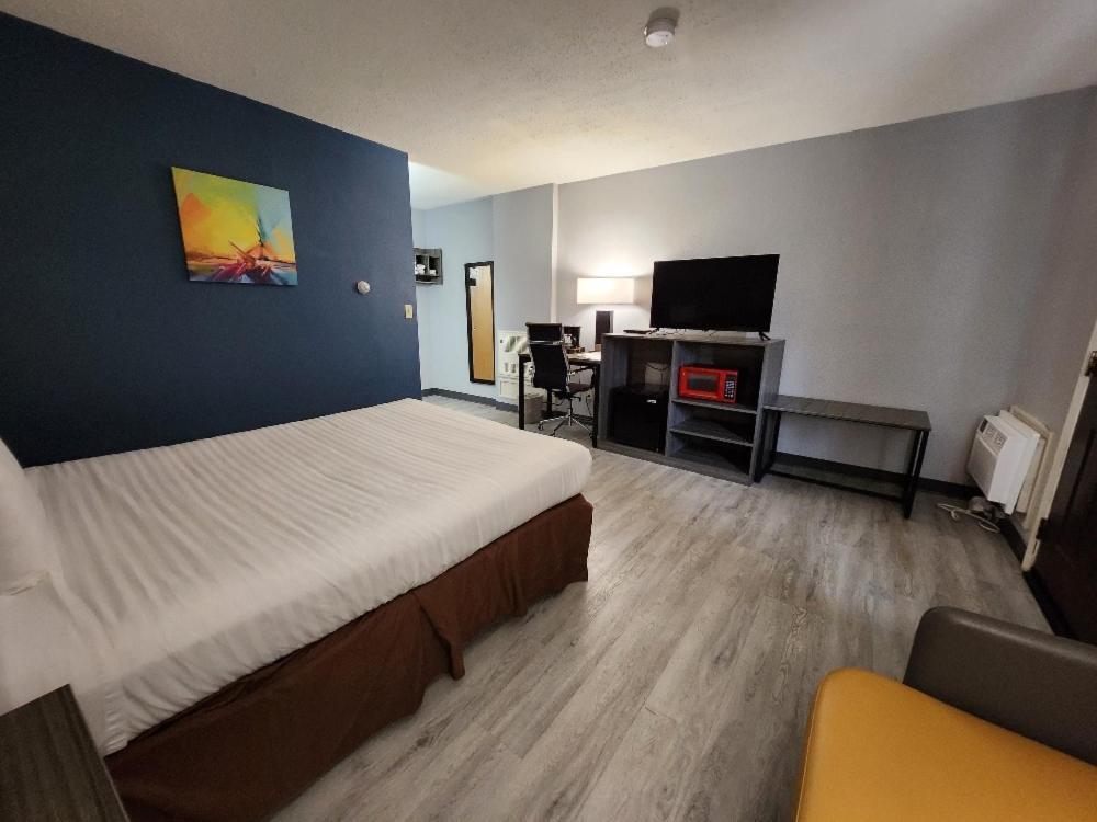 Super 8 By Wyndham Hayward Wi Motell Exteriör bild